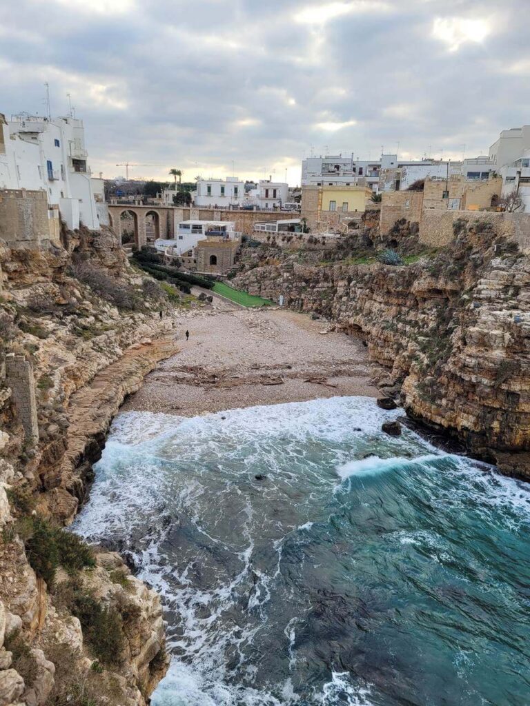 tarasy widokowe polignano a mare widok na plaże